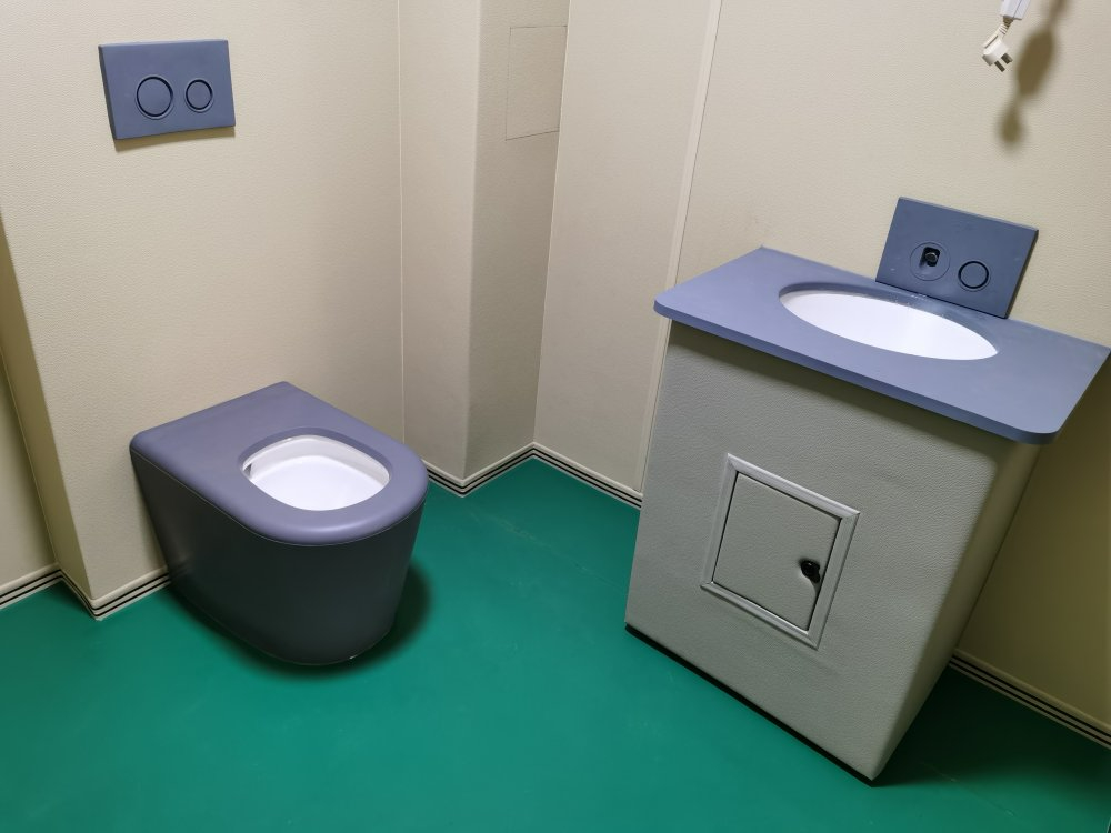 談話(huà)室衛(wèi)生間采用防撞硅膠軟包馬桶洗手臺(tái)